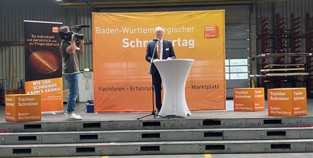 Begrüßung und Eröffnung des Schreinertags 2022 Wolfgang Pflücke, Landesinnungsmeister Landesfachverband Schreinerhandwerk Baden-Württemberg